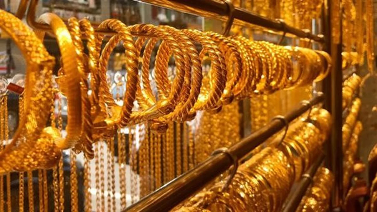 سعر الذهب المساء يتأرجح في السوق العالمية اليوم